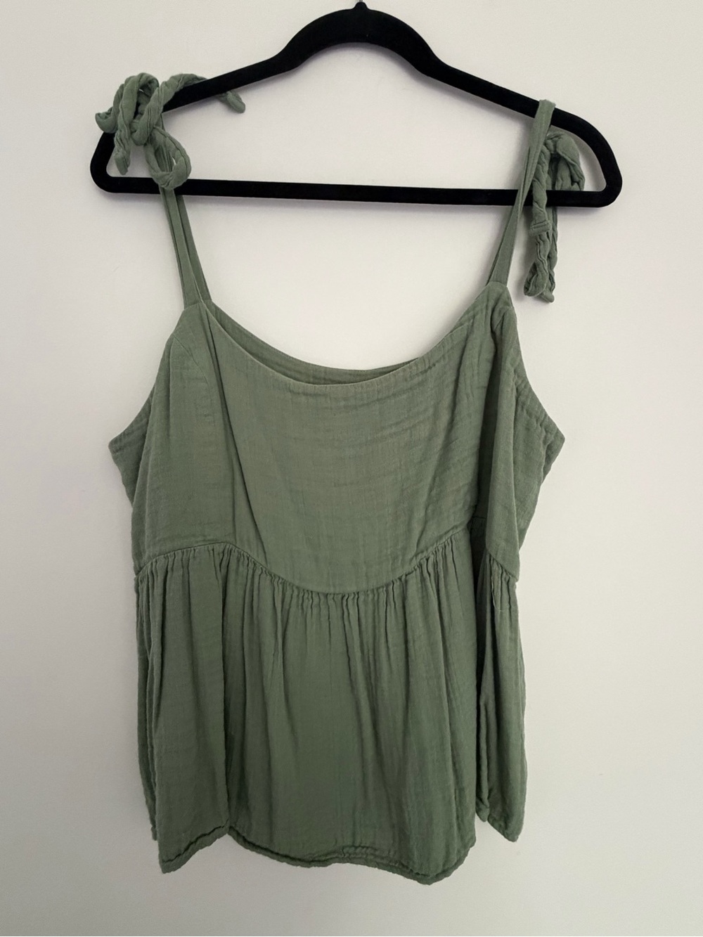 Old Navy | Woman’s Sz L | Sage Green Tie-Shoulder Camisole